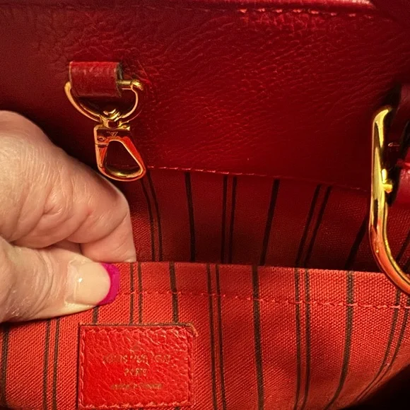 Louis Vuitton Red Shoulder Bag - Picture 5 of 8
